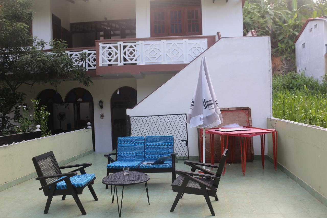 Jungle Guest House Гале Екстериор снимка